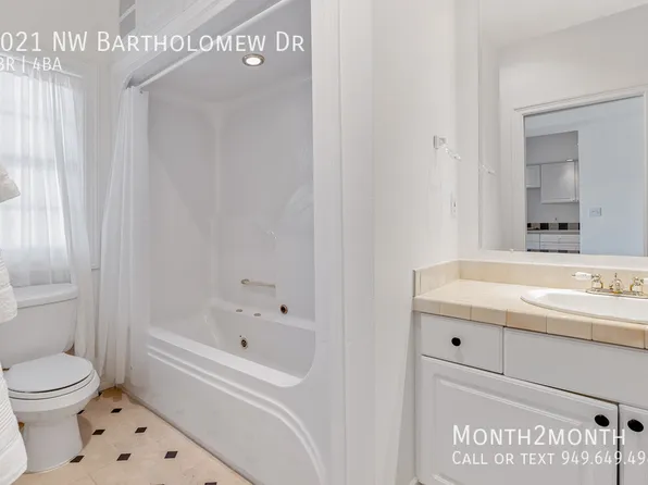 9021 NW Bartholomew Dr, Portland, OR 97229