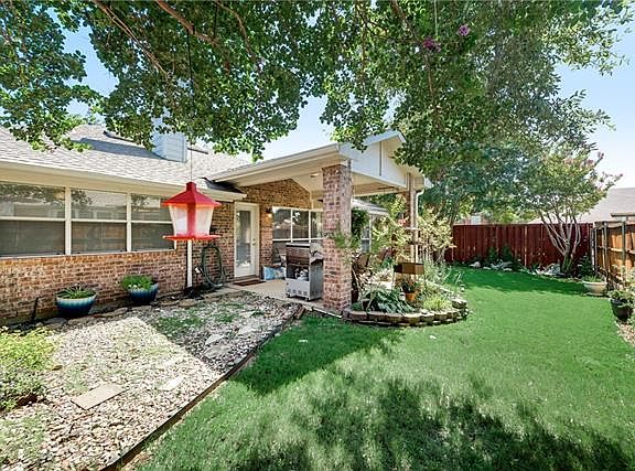 4th image of 1040 Laurel Oak Dr