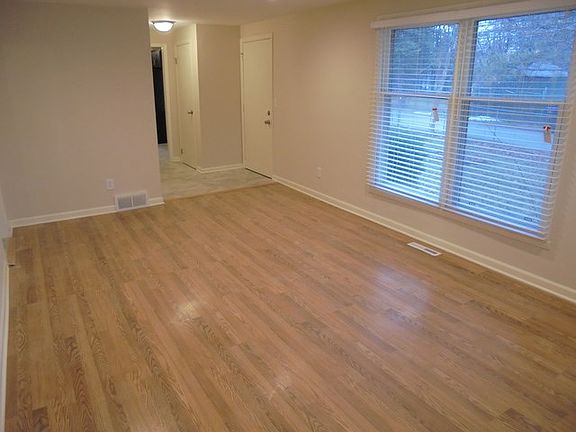 2nd image of 39348 N Emmaus Ave