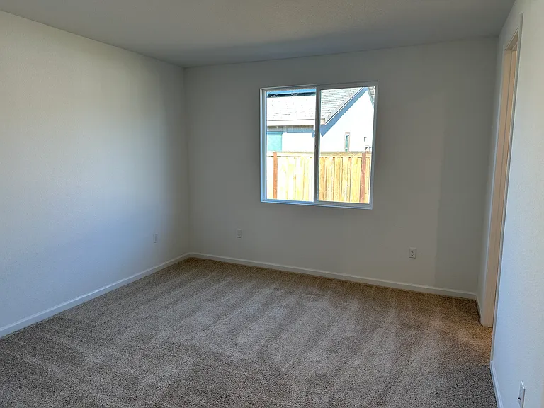 679 Estancia St — Photo 3