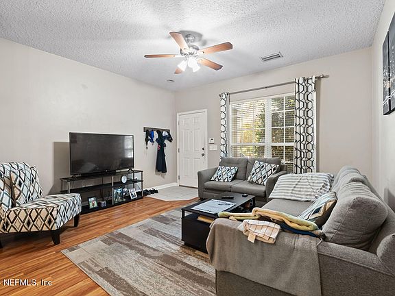 5th image of 3530 SUMMERLIN Lane N