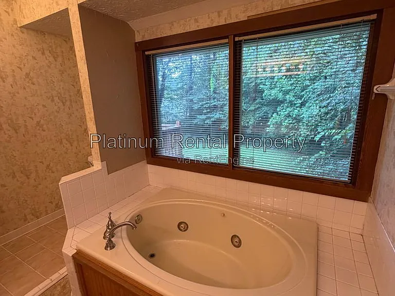 3936 Carriage Gate Dr — Photo 20