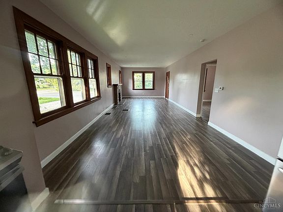 4th image of 7227 Plainfield Rd
