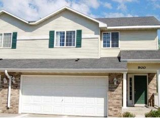 900 Kelly Ct, Chanhassen, MN 55317