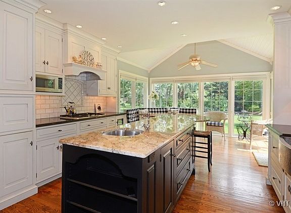 4th image of 1250 Persimmon Dr