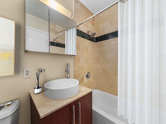 4th image of 100 John St APT 3302