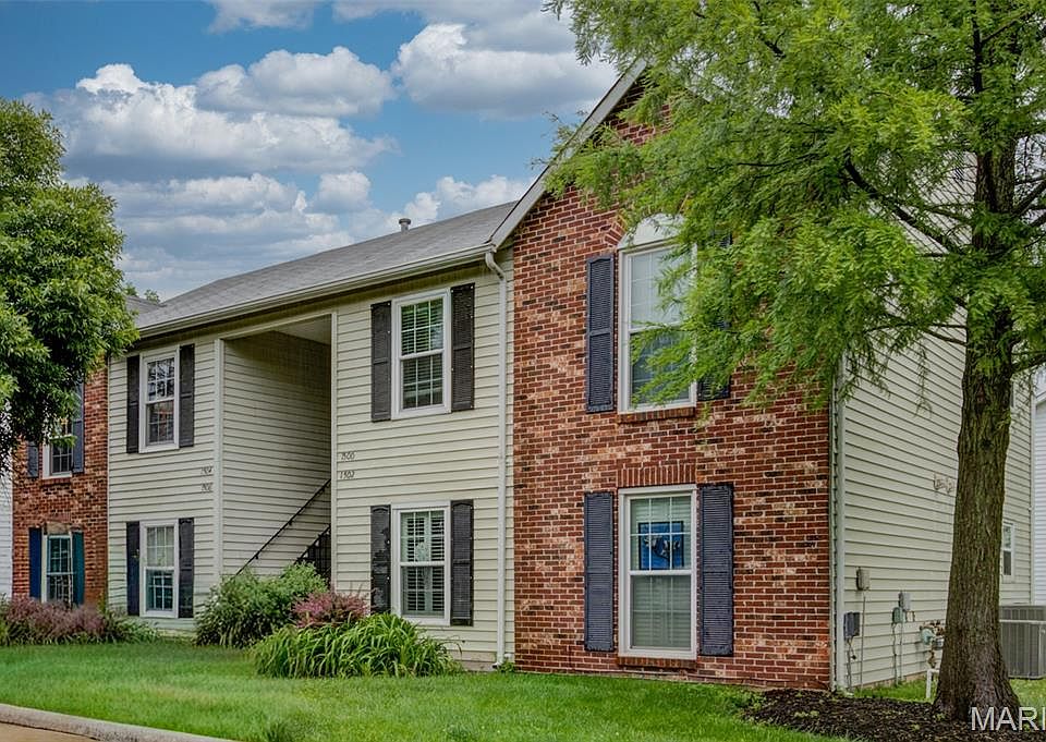 1st image of 1504 Surrey Ln #C
