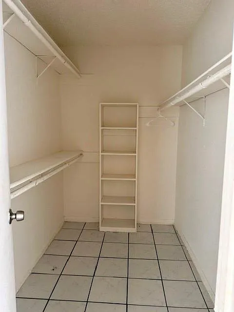 2 bed, 2.0 bath, 961 sqft, $1,250 — Photo 3