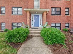 302 E 19th St