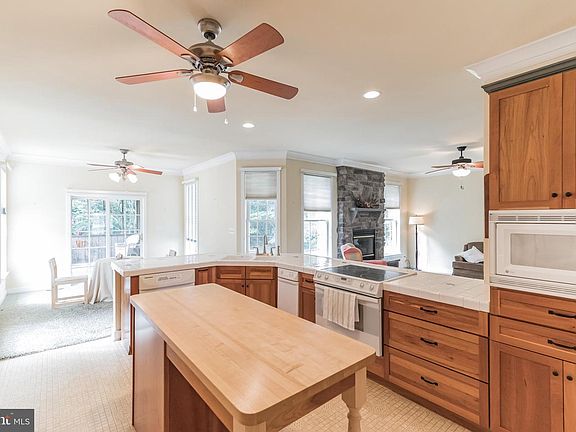 4th image of 36 Brookstone Dr