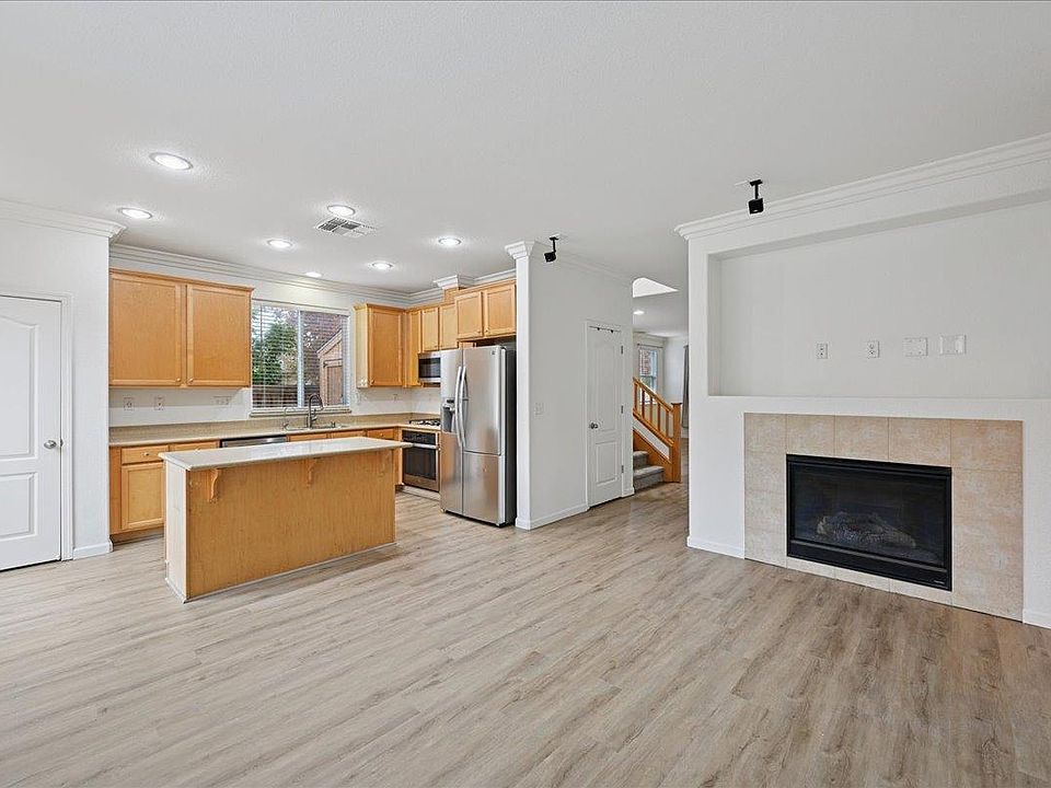 1st image of 2556 Kinsella Way