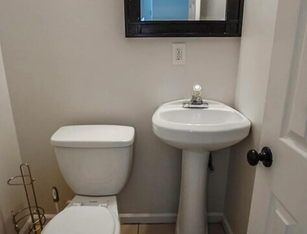 2 bed, 2.5 bath, 880 sqft, $1,700 — Photo 2