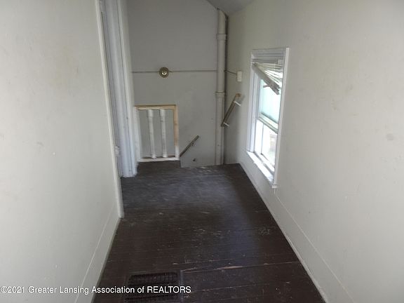 4th image of 1014 W Shiawassee St
