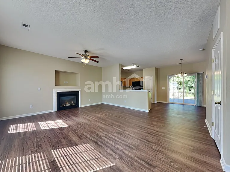 720 Waterbrook Ln — Photo 5