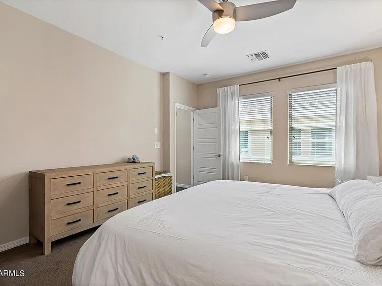 5550 N 16th St #140 — Photo 16