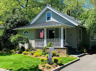 51 Sterling Ct, Huntington, NY 11743