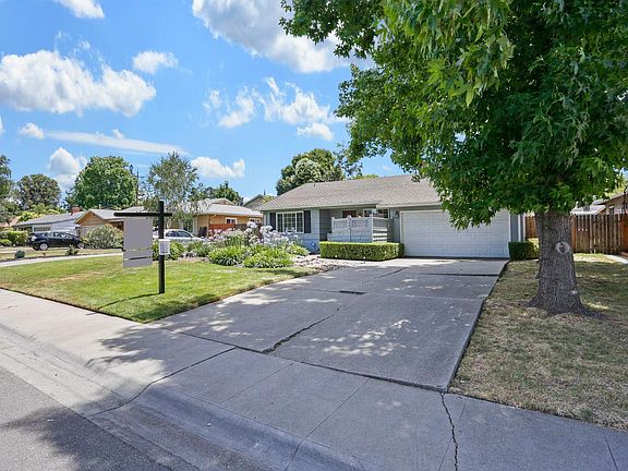 3rd image of 1626 W Benjamin Holt Dr