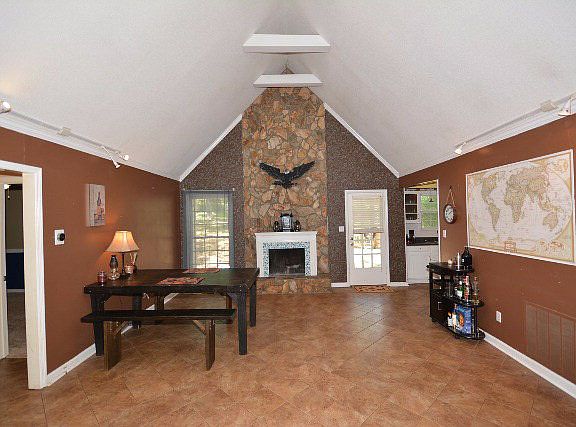 5th image of 1103 Brookwood Dr