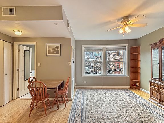 3rd image of 4240 N Clarendon Ave APT 310N