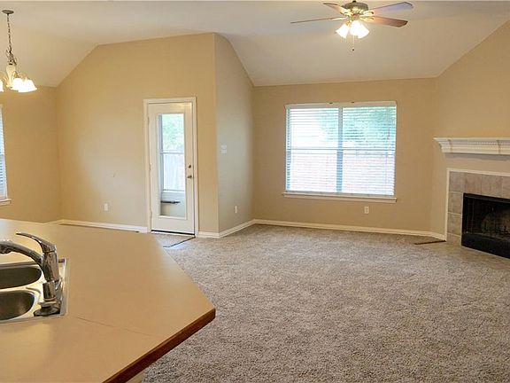 4th image of 1232 Lake Forest Dr