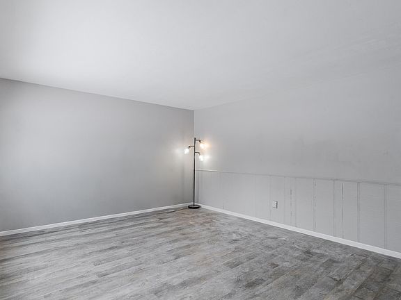 3rd image of 419 Portland Rd