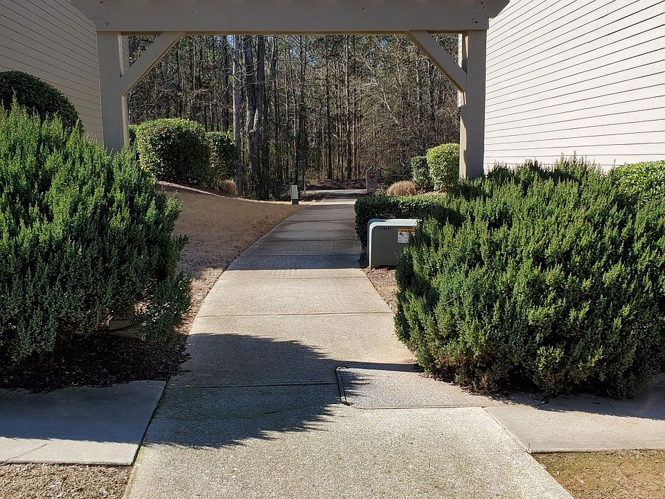 2nd image of 3373 Thornbridge Dr