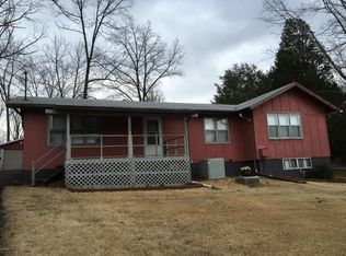 660 Lake Shore Dr N, Goreville, IL 62939