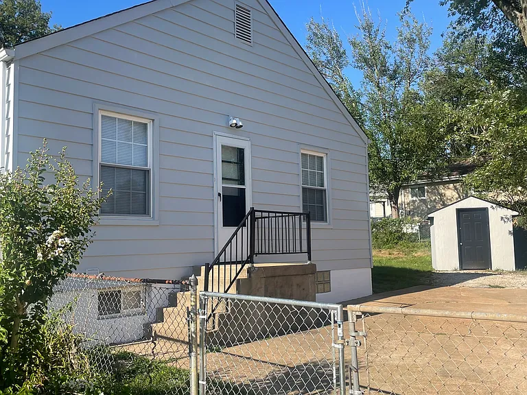 924 Curwood Dr — Photo 19