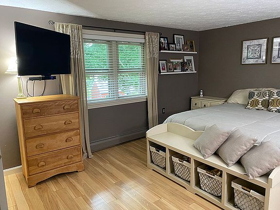 3rd image of 15 Olympia Ave APT 2