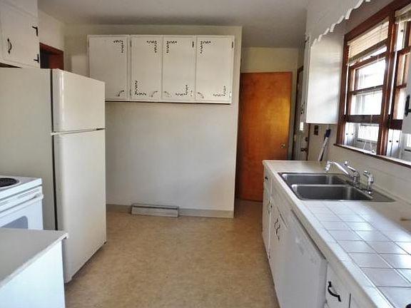 3rd image of 1417 Plainview St