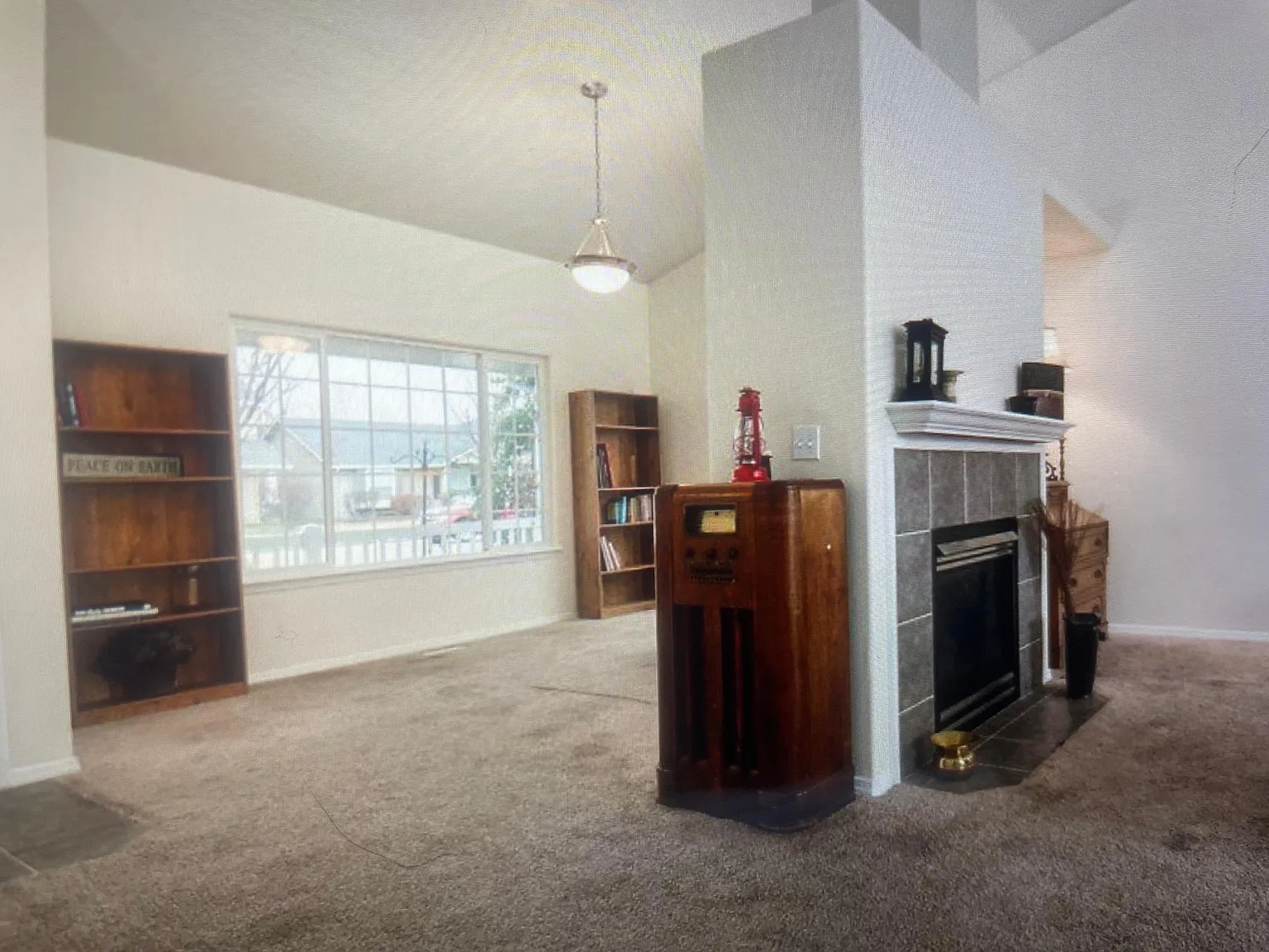 170 E Carver Dr — Photo 1
