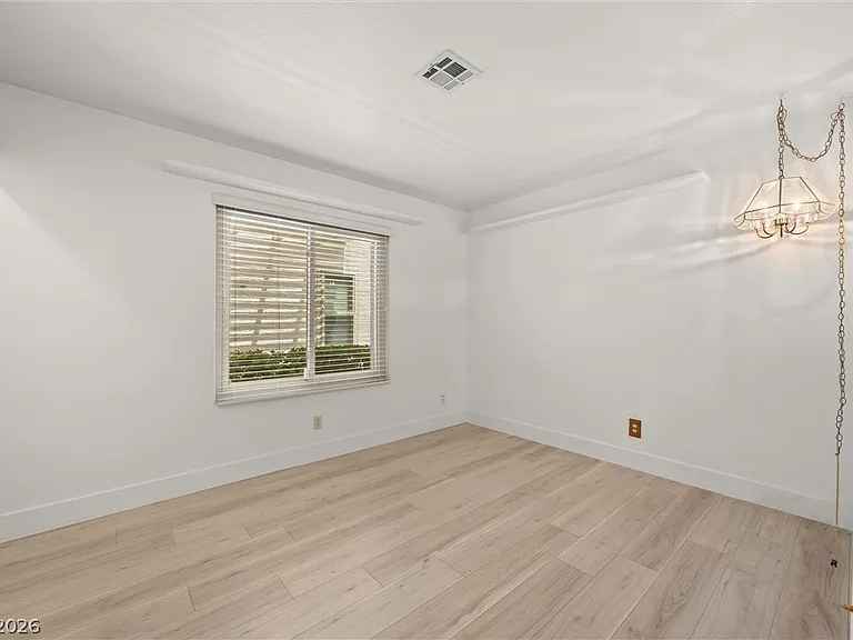360 Humboldt North Dr — Photo 29