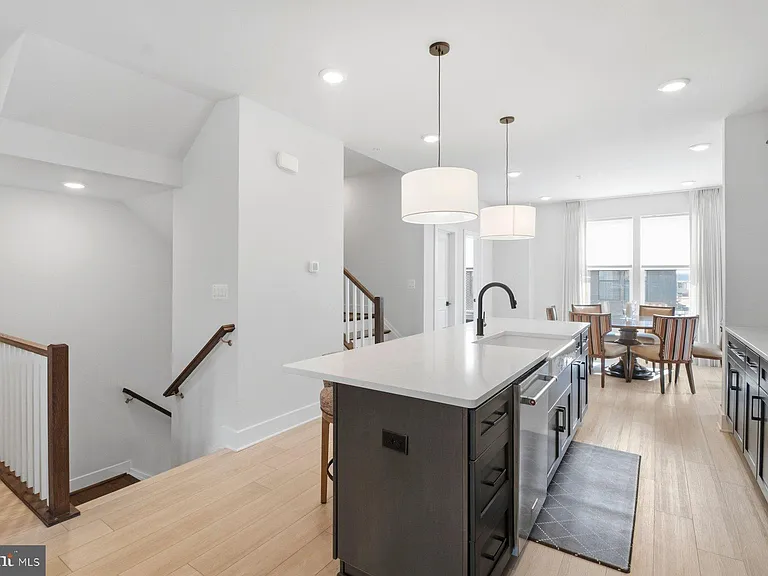 100 Glass Ln — Photo 8