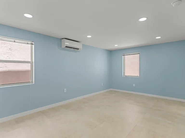 2030-2032 NE 2nd St #1 — Photo 7
