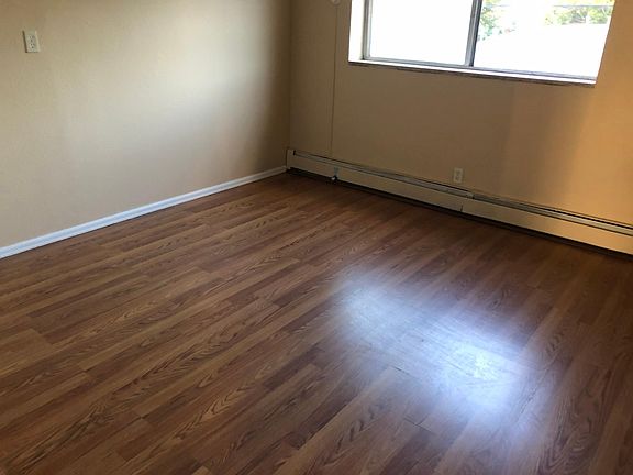 2nd image of 207-1180 Yosemite St #207