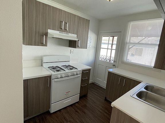 3rd image of 1561-1569 N Serrano Ave #1561-1/2