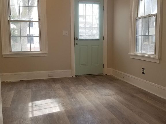 4th image of 1800 W 50th St