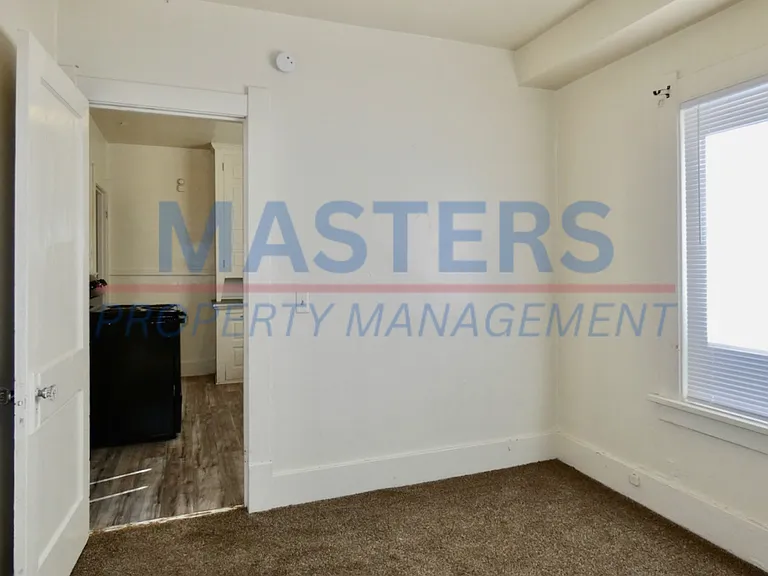 4113 N Lockwood Ave — Photo 13