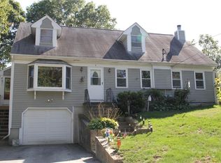 4 Wampum Trl, Smithfield, RI 02917