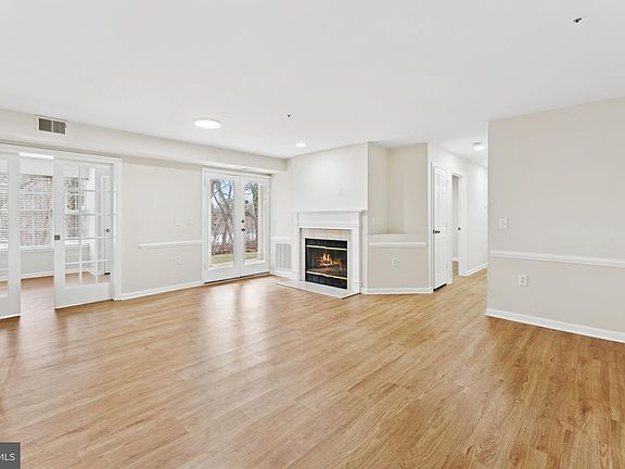 5th image of 9804 Lake Pointe Ct APT 104