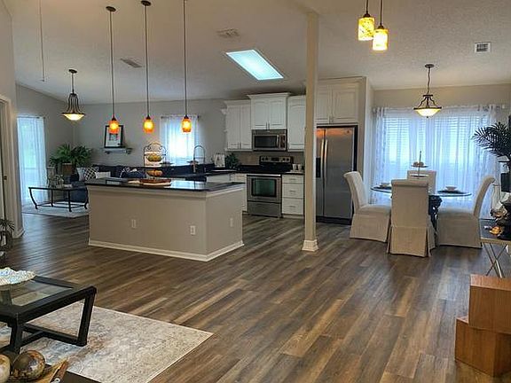 5th image of 13633 Emeraldview Dr