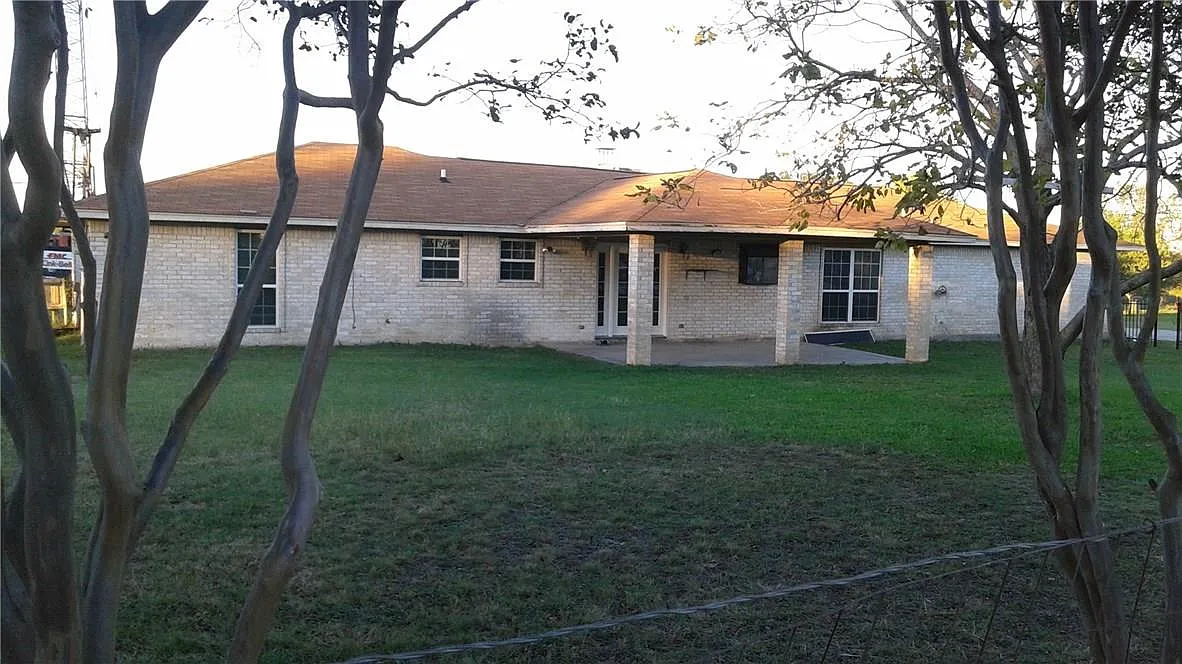 3 bed, 3407 sqft, $2,995 — Photo 1