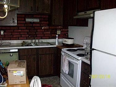 3rd image of 847 Blackberry St