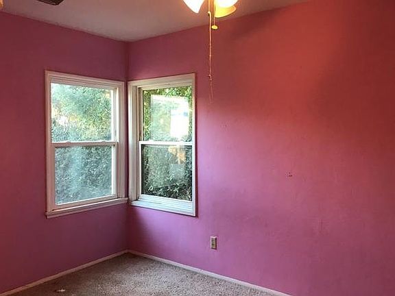3rd image of 732 N Screenland Dr