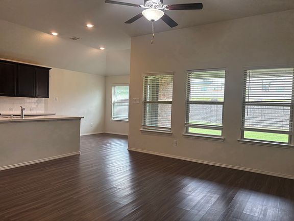 4th image of 2065 Alamandine Ave