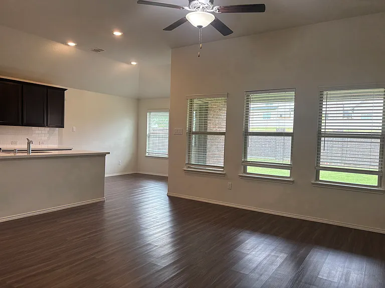 2065 Alamandine Ave — Photo 4