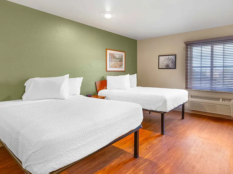 Deluxe Studio - 1 Full Bed