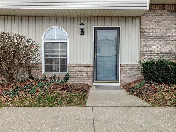 2nd image of 766 E Sherwood Hills Dr