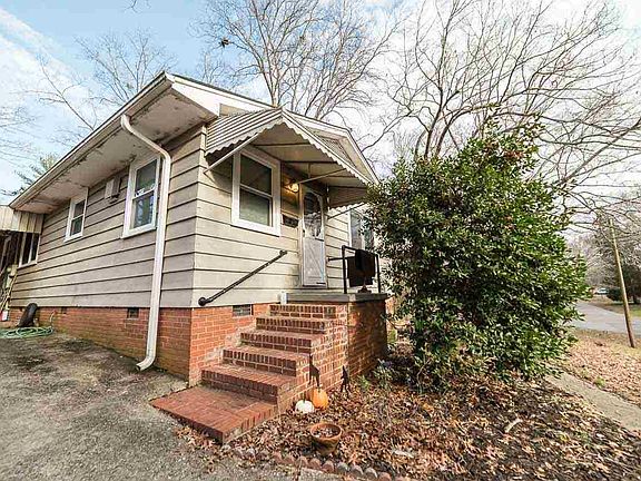 4th image of 402 Woodside Ln