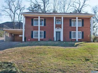 3928 W Crestview Dr NW, Huntsville, AL 35816